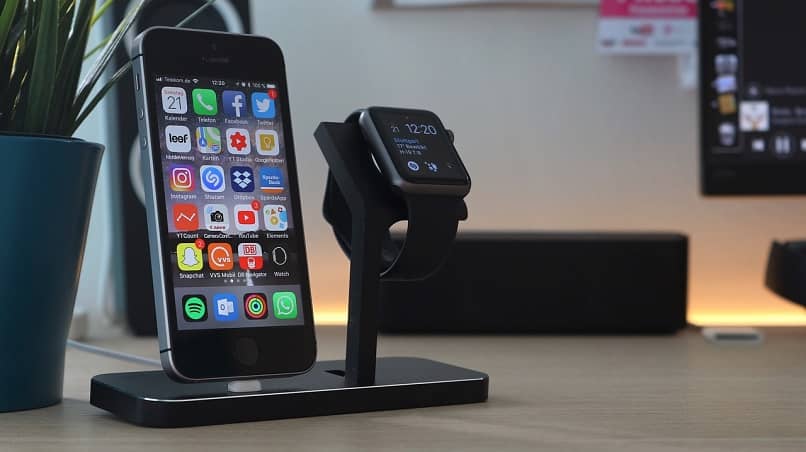 Apple smartwatch y teléfono