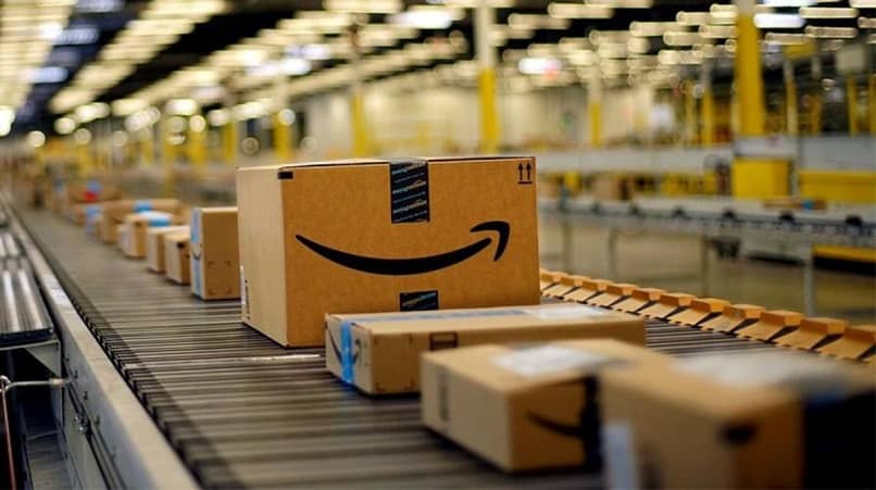 Caja de almacén de Amazon en stock