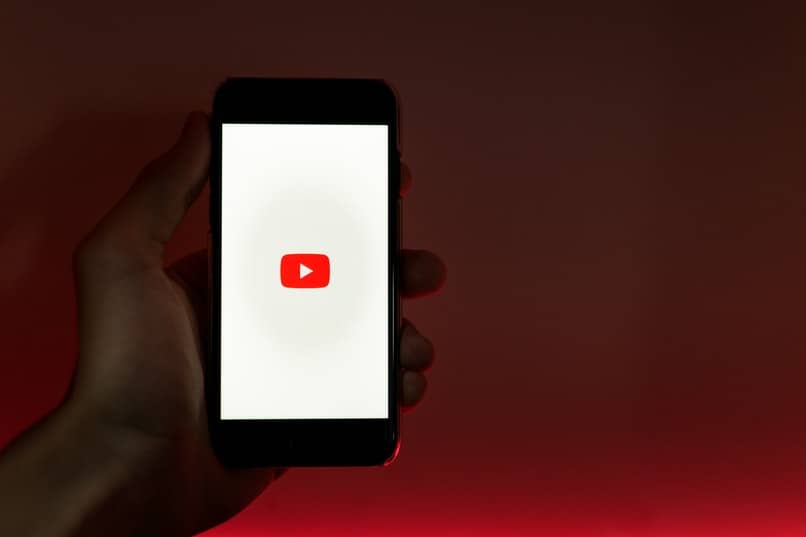         Desinstala YouTube de tu teléfono móvil