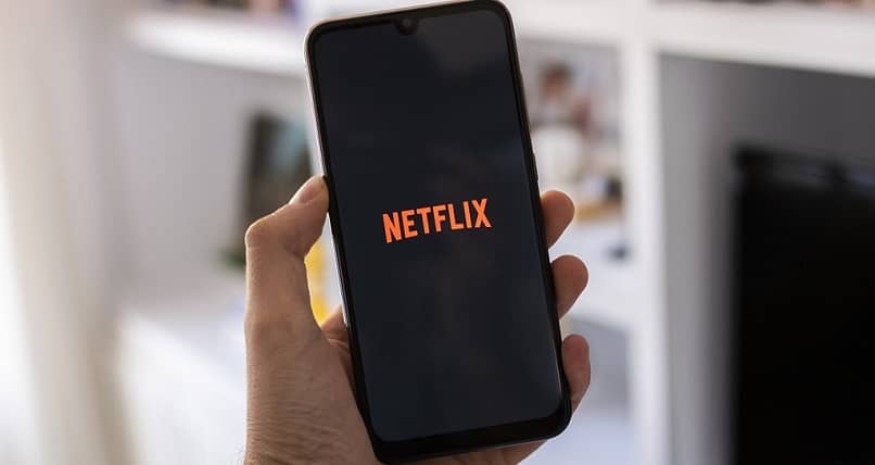 Teléfono móvil con logo de Netflix